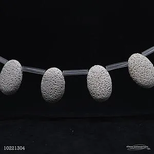 [10221304] 1273 32x21 White Lava Beads